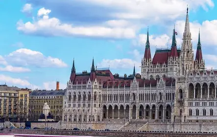 Budapeste: Cruzeiro de pizza