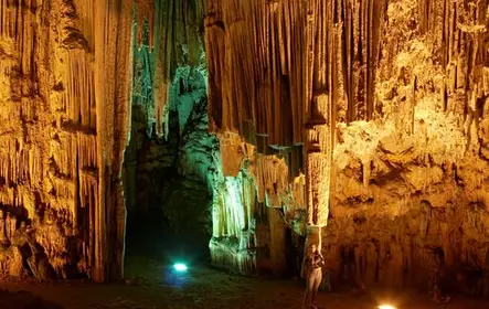 Recorrido por la historia de Creta y visita a un taller de cerámica.