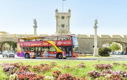 Excursão turística em ônibus panorâmico pela cidade de Cádiz